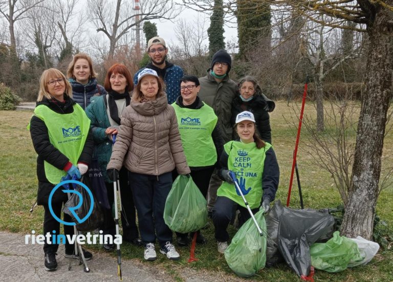 I volontari di NOME ripuliscono dai rifiuti viale Maraini e il Parcone