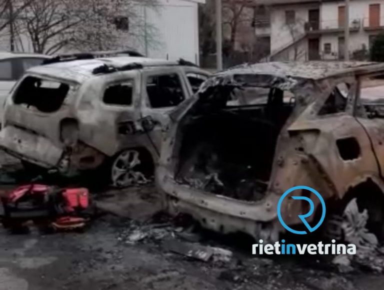 Nella notte auto in fiamme a Vazia