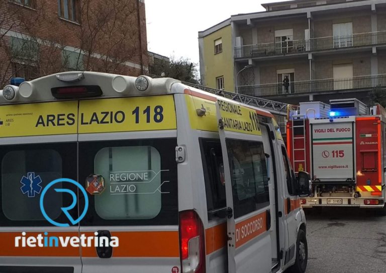 Cade in balcone e rimane bloccata. Persona soccorsa da 118 e VVF