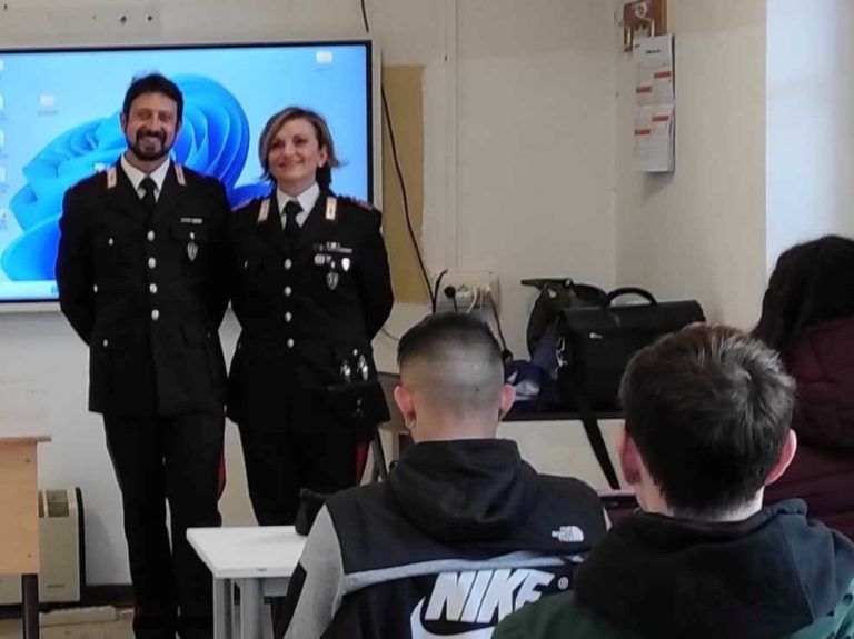 I metodi di indagine sulla qualità dei corsi d’acqua spiegati dai Carabinieri Forestale agli studenti del Rosatelli di Rieti