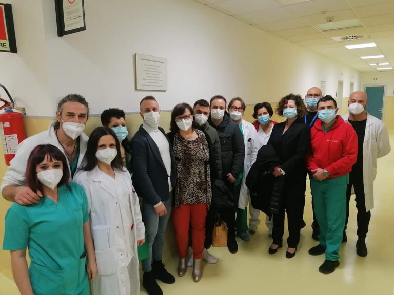 Famiglia del dottor Cerquetani con raccolta fondi dona al reparto Anestesia e Rianimazione de Lellis due ventilatori domiciliari