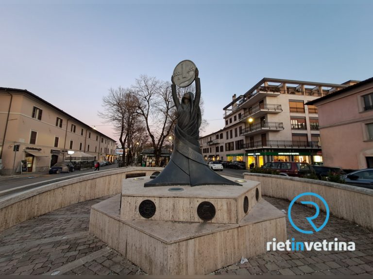 Oggi 1° marzo 2023 compie 20 anni il Monumento alla Lira