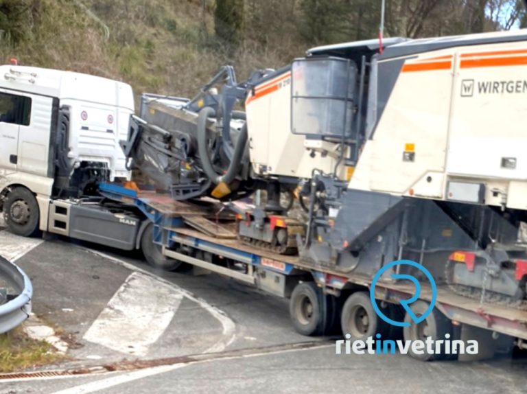Autotreno rimane bloccato a San Giovanni Reatino