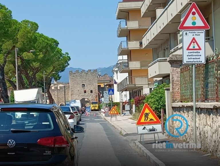 Adeguamento sistema fognario, dal 7 marzo senso unico alternato in via Salaria per L’Aquila
