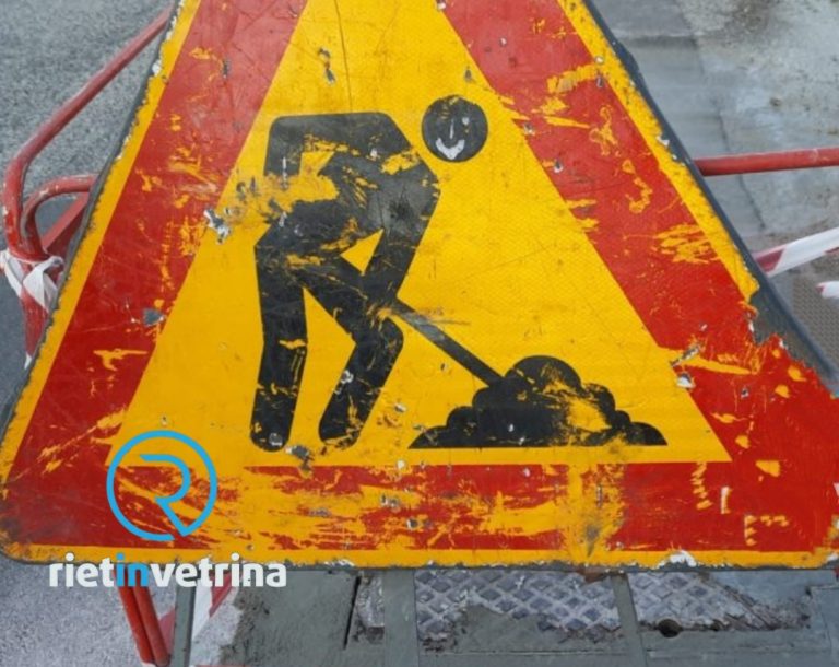 Via Garibaldi chiusa al traffico. Sul posto operatori APS