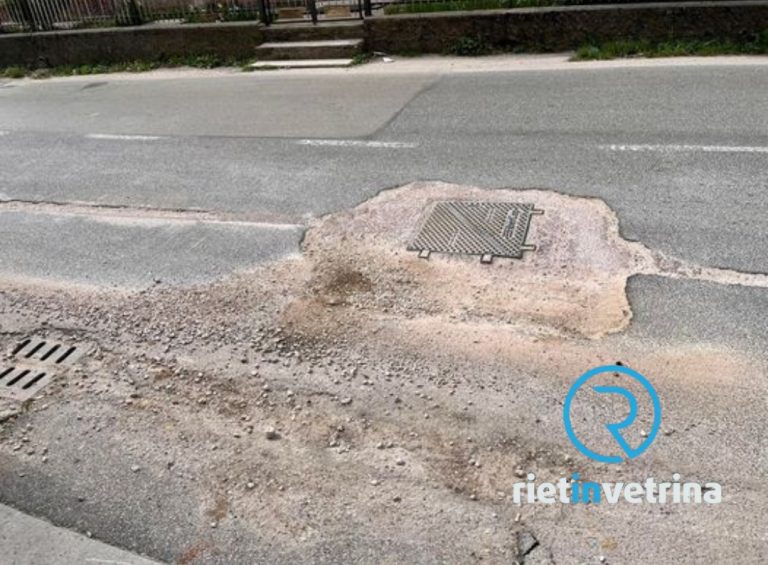 SEI TU IL REPORTER – “A Quattro Strade vie disastrate dai lavori per la fibra”