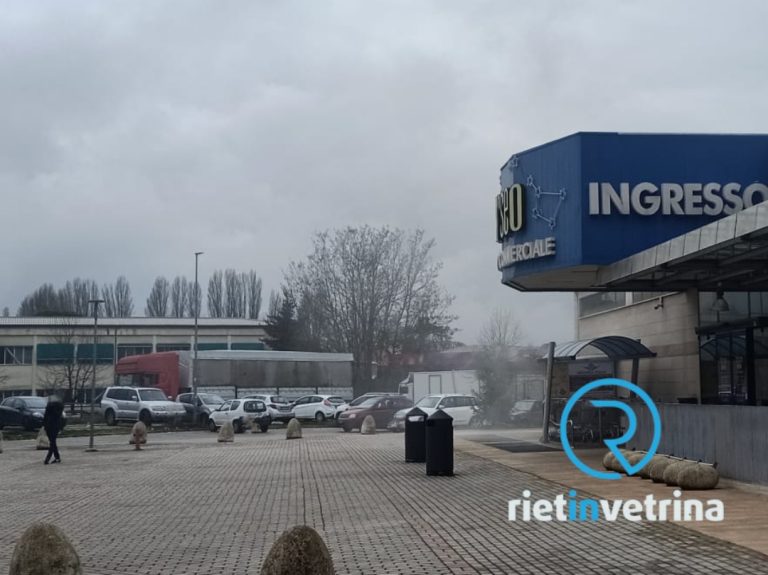 Principio di incendio in piazzale Mercatanti. Sul posto i VVF