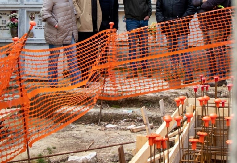 Cimiteri, sopralluogo a Castel San Benedetto. Saranno costruiti 50 nuovi loculi