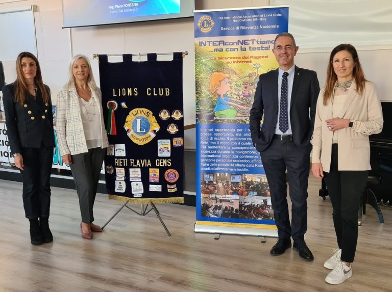 Giovanissimi alunni all’incontro “INTERconNETtiamoci ma con la testa” organizzato dal Lions Club Flavia Gens