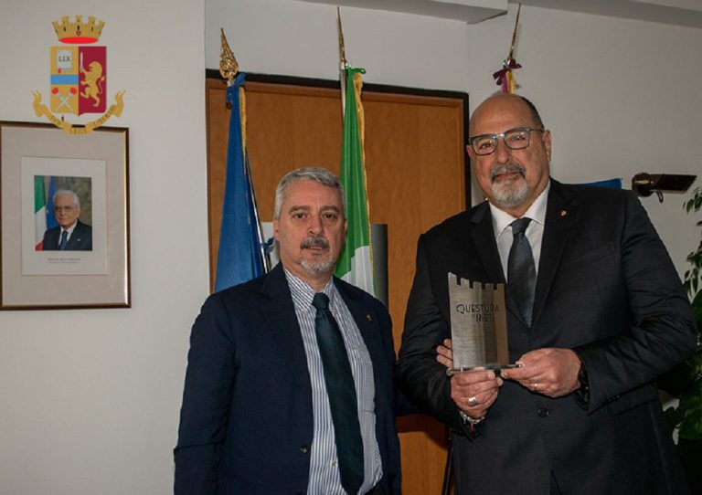 Cesare Rosati, responsabile antidroga, va in pensione. I saluti del Questore Mauro Fabozzi