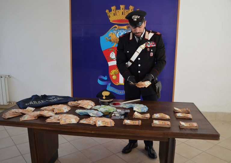 Rieti, arrestato egiziano trovato con hashish e 46.720 euro