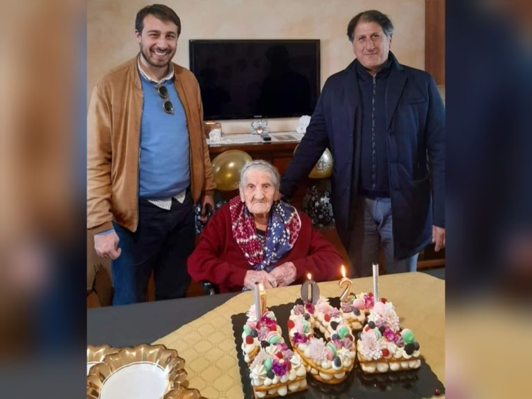 Auguri signora Angela per i suoi 102 anni