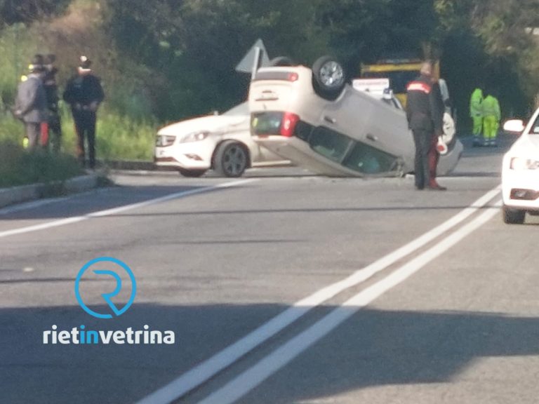 Incidente, auto si ribalta sulla Salaria per Roma