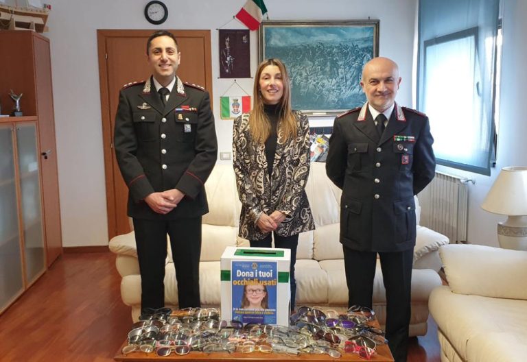 Iniziativa benefica dei Carabinieri e Lions Flavia Gens. Oltre 60 occhiali usati raccolti in un mese
