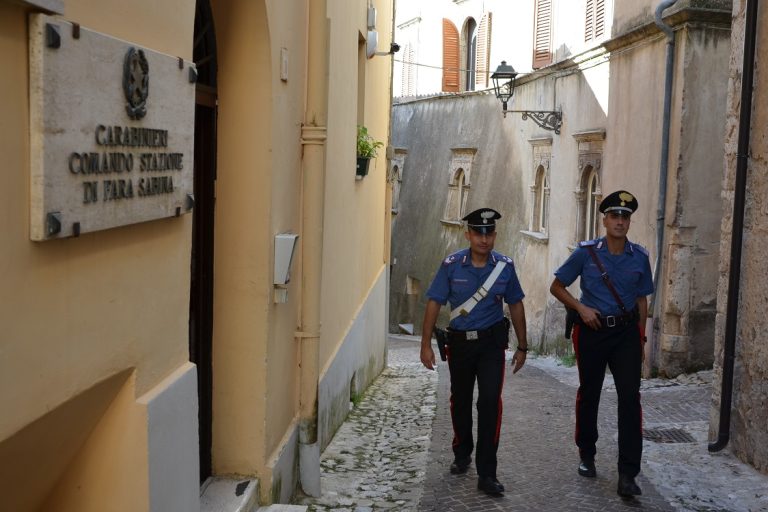 Evade più volte dai domiciliari e minaccia i carabinieri. Arrestato 25enne di Fara in Sabina