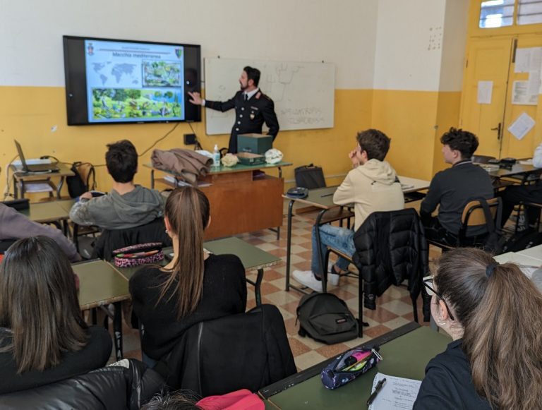 Al Liceo Classico Varrone di Rieti l’Educazione Ambientale dei Carabinieri Forestali di Cittaducale