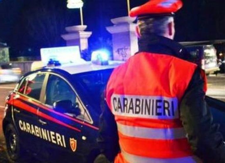 Straniero minaccia la fidanzata e aggredisce i carabinieri: trasferito in carcere perché già noto per reati del genere
