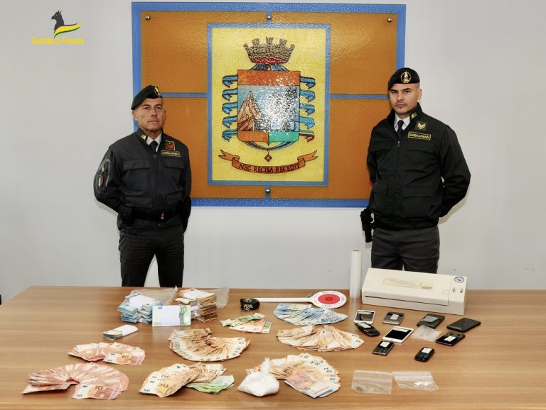 Spaccio di droga a Rieti, due arresti della Guardia di Finanza. Sequestrati 51.000 euro