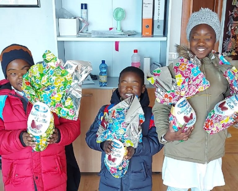 Prefetto di Rieti e Giuseppe Plasmati donano 108 uova di Pasqua ai  bambini richiedenti protezione internazionale