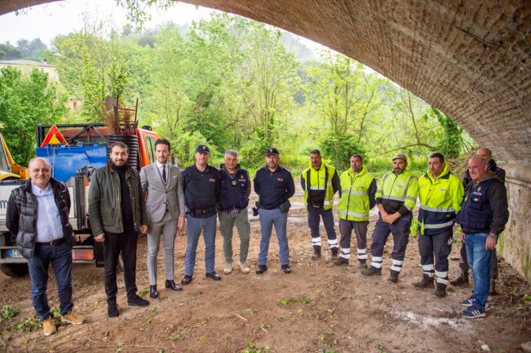 Ponte Cavallotti, sopralluogo di ASM, Comune e dirigente Squadra Mobile dopo bonifica luoghi di spaccio