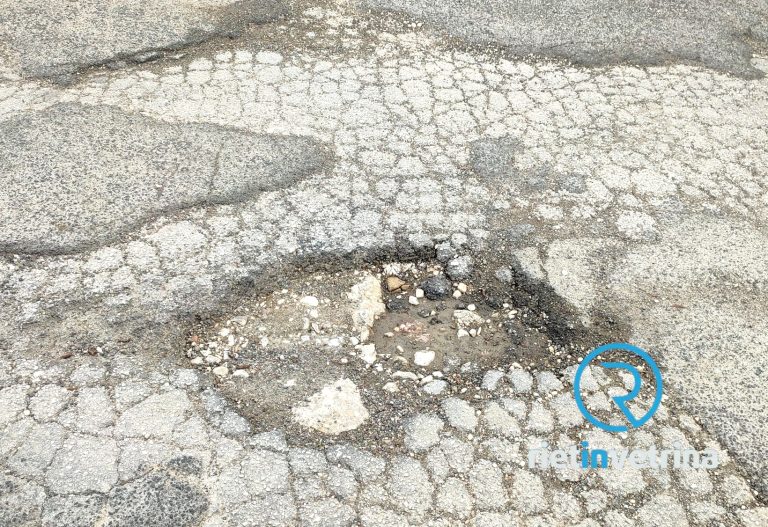 SEI TU IL REPORTER – “Rifate l’asfalto in via della Chimica (Santa Rufina), è un disastro”
