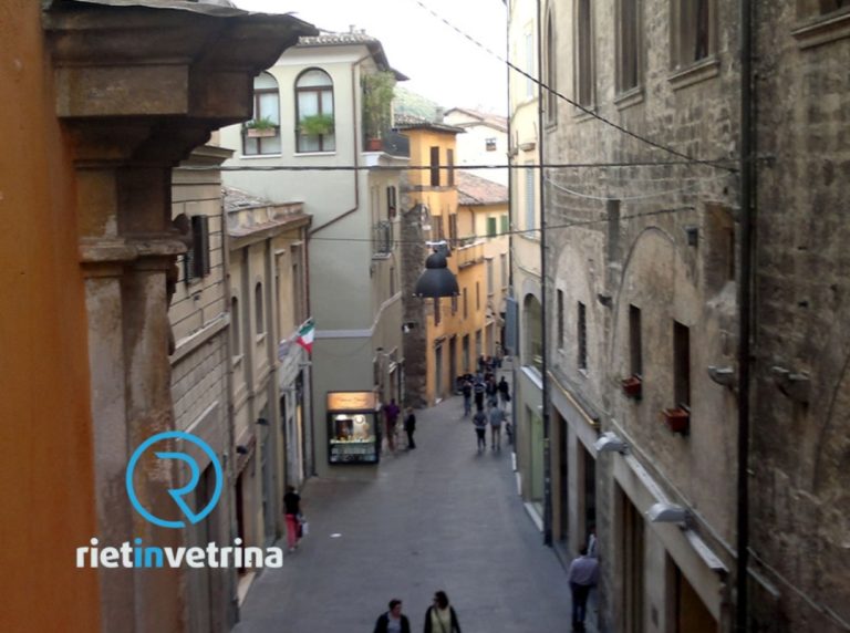 Furti in via Roma, residenti e commercianti promuovo raccolta firme per intensificare la sicurezza