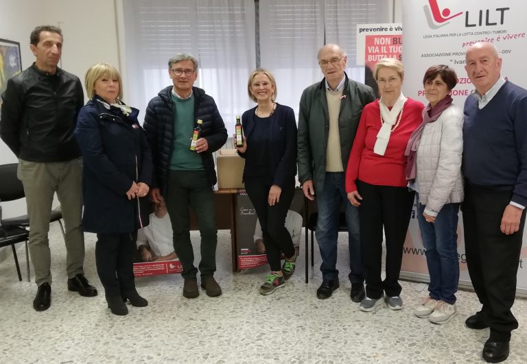 LILT Rieti dona alla Mensa Santa Chiara importante lotto di bottiglie di olio EVO