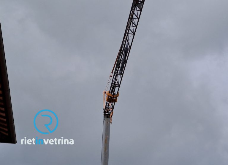 SEI TU IL REPORTER – “Chiediamo nuovamente di togliere la gru presente nel cantiere bloccato di Quattro Strade”