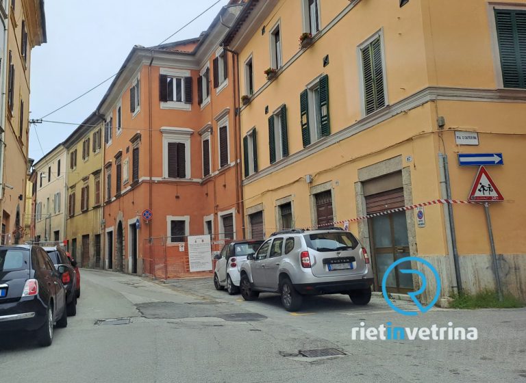 SEI TU IL REPORTER – “Viene chiusa via Garibaldi ma nessuno dà vie alternative ai residenti da Santa Caterina a piazza del Comune”