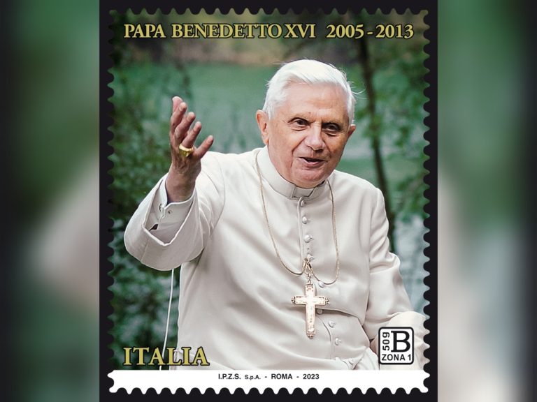 Emesso francobollo in memoria di Papa Benedetto XVI