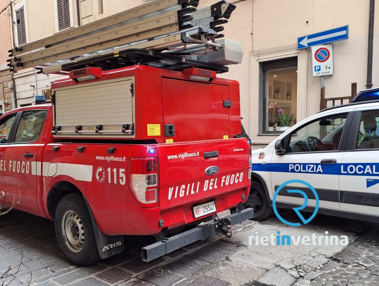 Infortunio per un operaio in via Varrone. Soccorritori sul posto