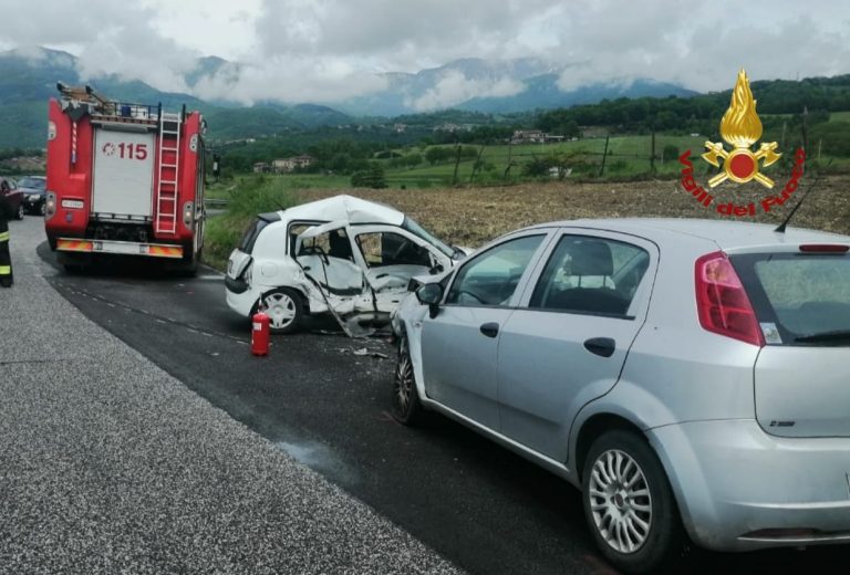 Incidente stradale in via Torretta. Quattro i feriti. Uno elitrasportato dal 118