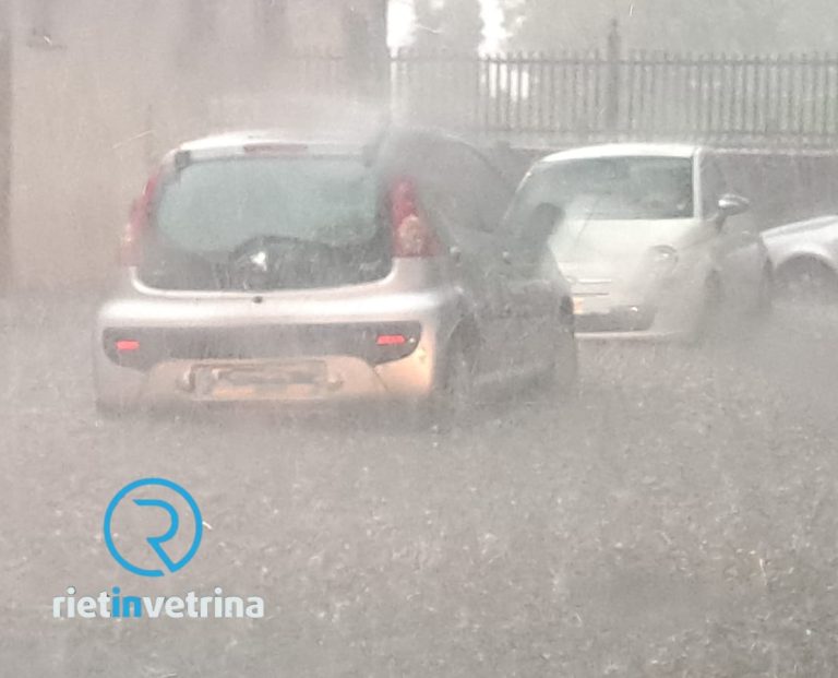 Rieti, piazza Berlinguer allagata