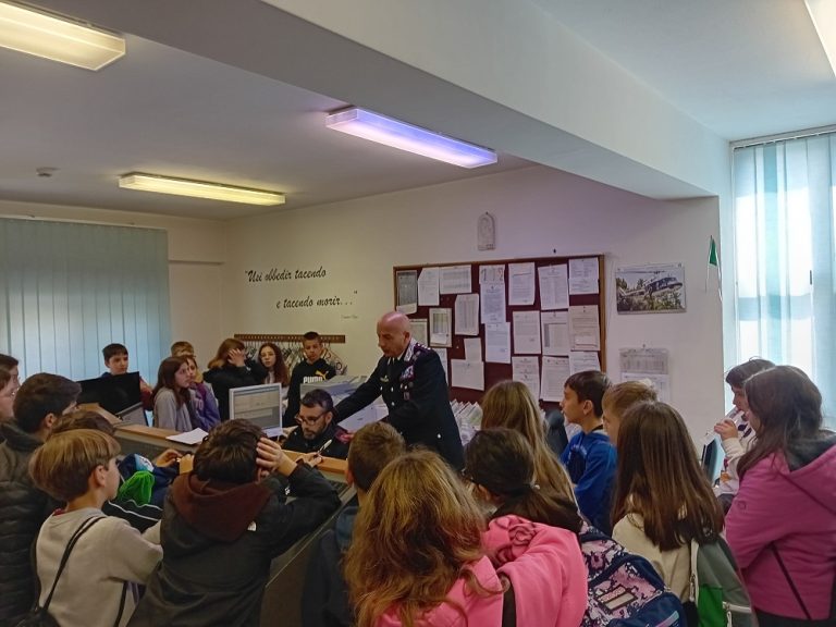 “Un giorno da Carabiniere”, gli studenti della Bassa Sabina visitano la caserma di Poggio Mirteto