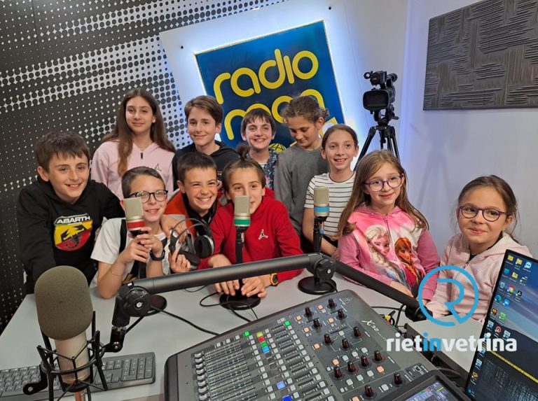 ►VIDEO – Il saluto dei giovani giornalisti di “Ci vuole un villaggio” ospiti di Rietinvetrina e Radiomondo