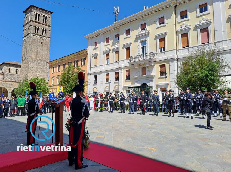 ►VIDEO – Festa della Repubblica. Parata del 2 giugno in piazza Cesare Battisti