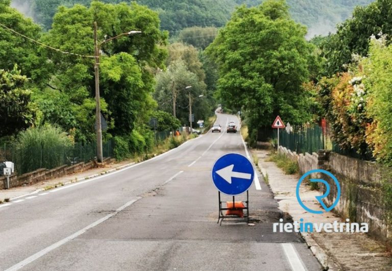 SEI TU IL REPORTER – Mauro: “Da mesi questo segnale intralcia il traffico veicolare. Quanto ci vuole a chiudere una buca?”