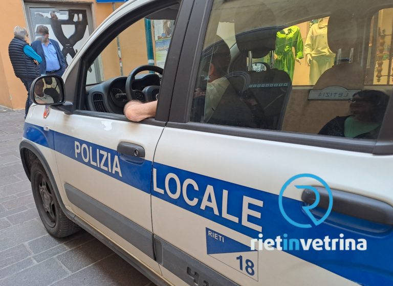 Scazzottata in via Roma tra due uomini