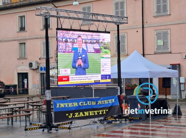 Maxi schermo in piazza Cavour per la finale dell’Inter