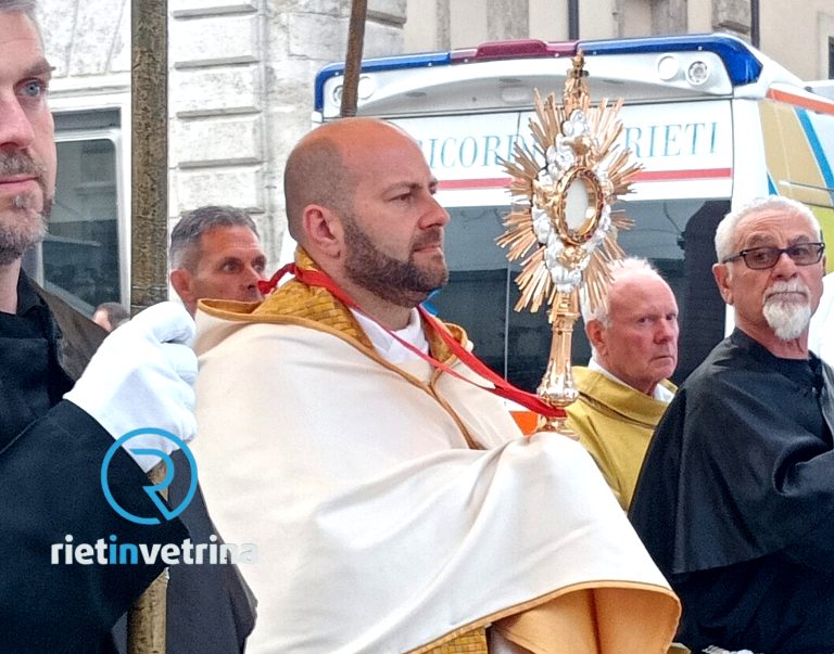 Corpus Domini, il vescovo Piccinonna ha presieduto a Rieti la sua prima Processione