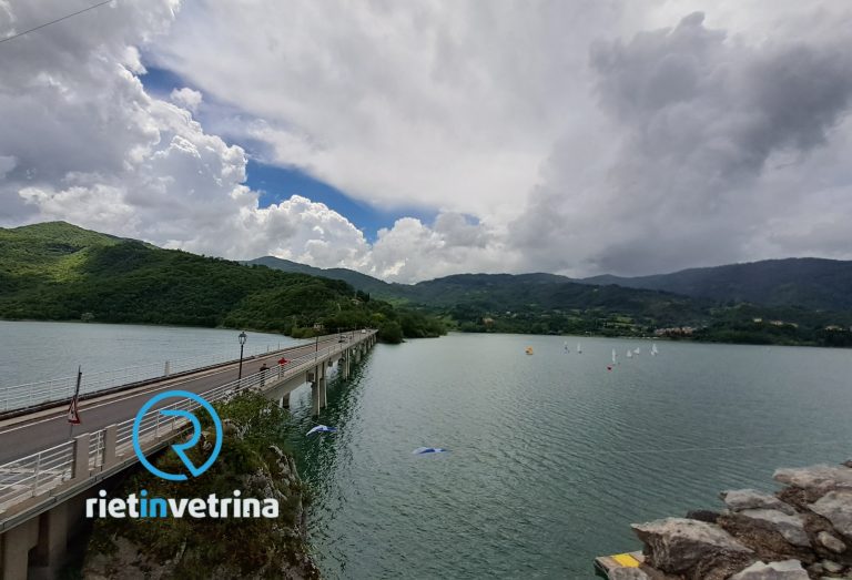 ►VIDEO – Rietinvetrina ti porta in motoscafo alla scoperta del Lago del Turano