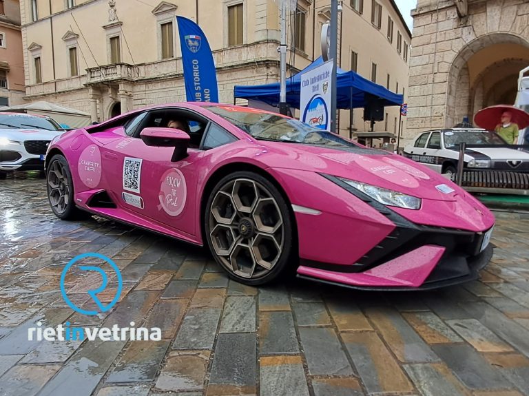 ►VIDEO – Lamborghini rosa “Follow the Pink”, per la lotta contro il tumore. Intervista a Viviana Galimberti e Ludovica Frasca