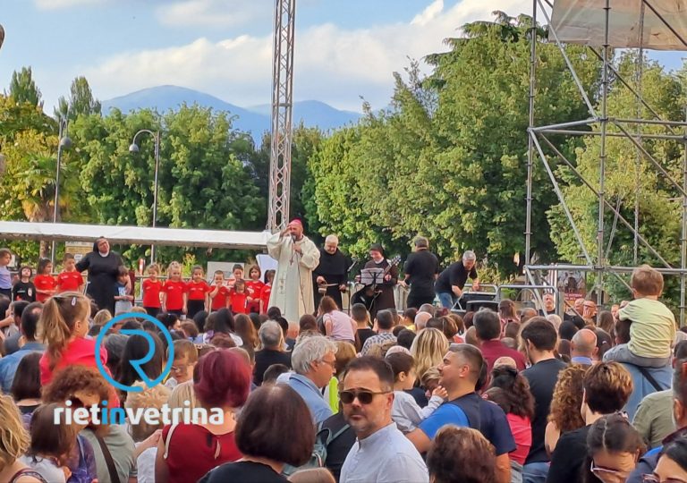 In migliaia alla Benedizione dei Bambini col vescovo Piccinonna