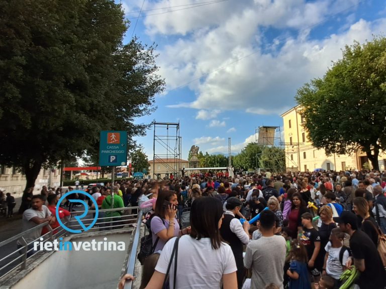 ►VIDEO – Il vescovo di Rieti Vito Piccinonna benedice i Bambini