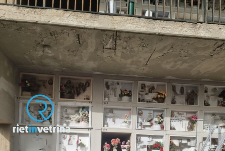 SEI TU IL REPORTER – “Nel cimitero di Cittaducale cadono frammenti di cemento. Ferri della struttura esposti”