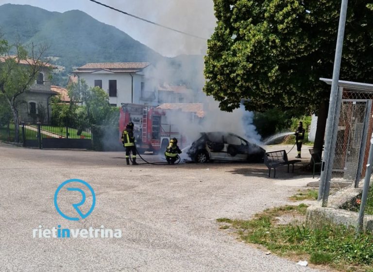 Auto carbonizzata a Poggio Fidoni. Mangiata dalle fiamme