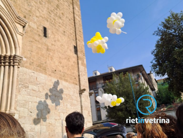 L’ultimo saluto a Martina Ventura. Centinaia di persone a Sant’Agostino