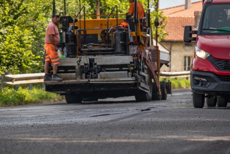 Avviata la ripavimentazione stradale di via Tancia