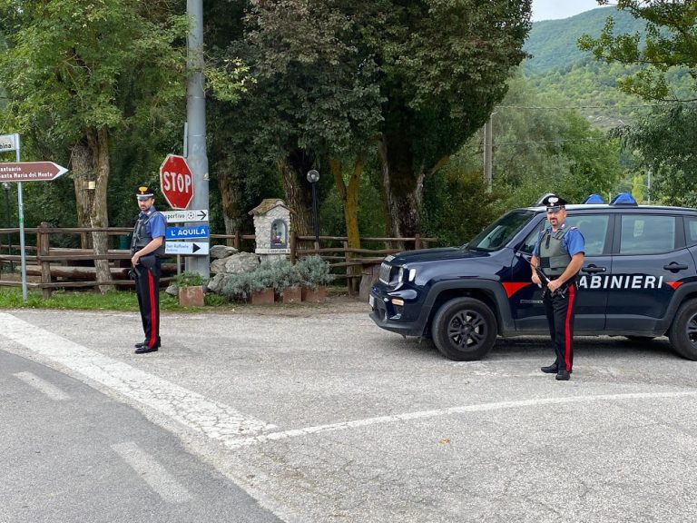 Uomo entra nel bar di Posta e si scaglia contro due donne