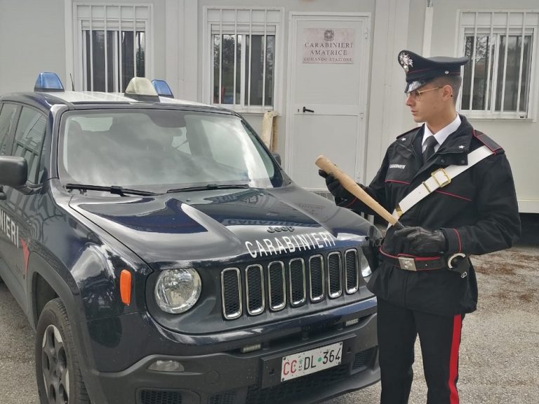 Cittareale, campano distrugge con una mazza da baseball le finestre della SAE dove abita la compagna minacciandola. Arrestato